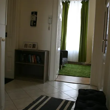 Astoria Downtown Apartment
